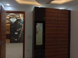 Furnished Amenities in 4 BHK Builder Floor at Dwarka Mor – for Sale