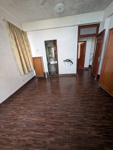 Room in 3 BHK Apartment at Mahim West – for Rent