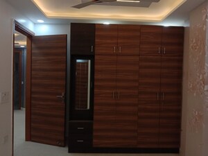 Furnished Amenities in 4 BHK Builder Floor at Dwarka Mor – for Sale