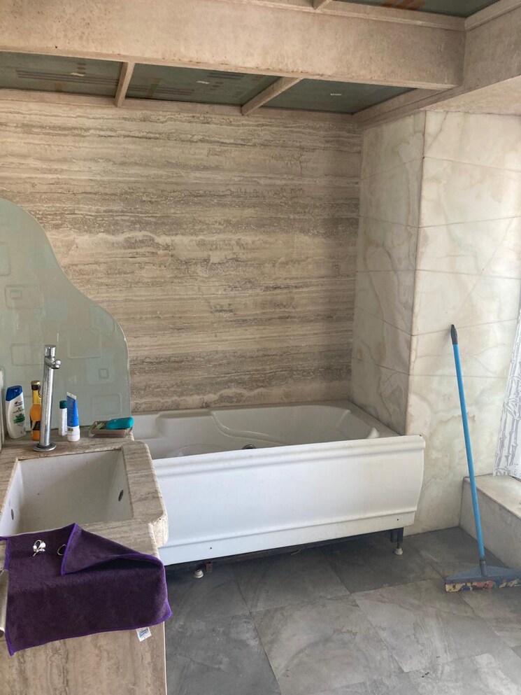 Bathroom, grand-bella-vista 4 Bedroom 3640 Sq.Ft. Apartment In Bandra West Mumbai 9538818