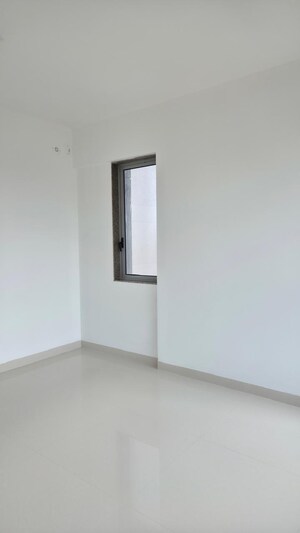 Room in 2 BHK Apartment at Sunteck City Avenue 4, Goregaon West – for Rent