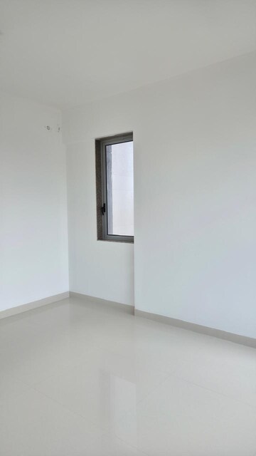 Room in 2 BHK Apartment at Sunteck City Avenue 4, Goregaon West – for Rent