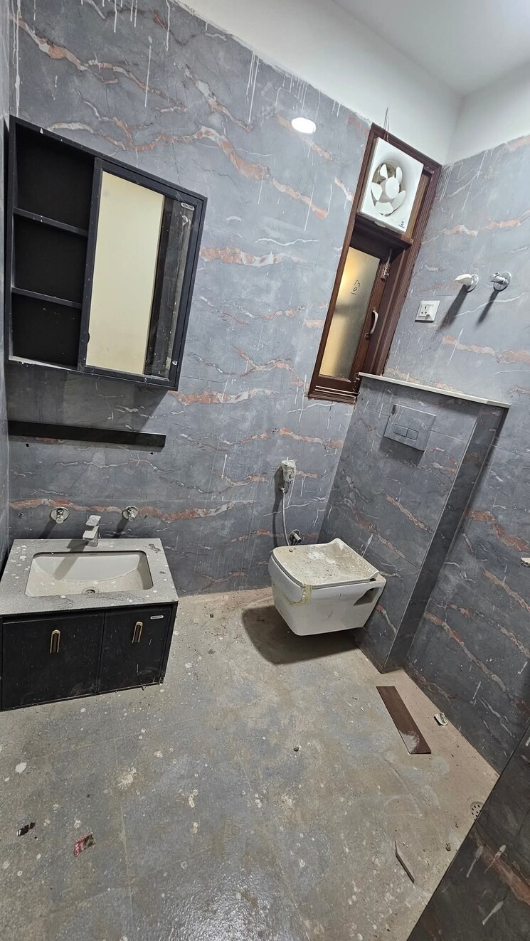 Bathroom, chattarpur 2 Bedroom 850 Sq.Ft. Builder Floor In Chattarpur Delhi 9538874