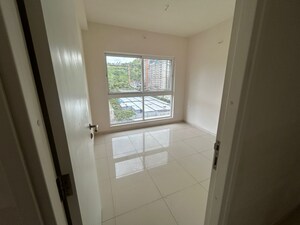 Room in 3 BHK Apartment at Godrej Green Vistas, Mahalunge – for Rent