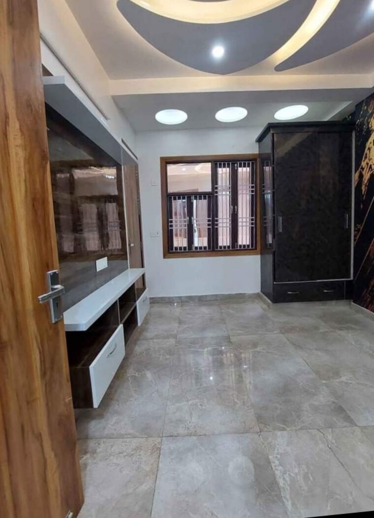 Room, nirman vihar 3 Bedroom 90 Sq.Yd. Builder Floor In Nirman Vihar Delhi 9538915