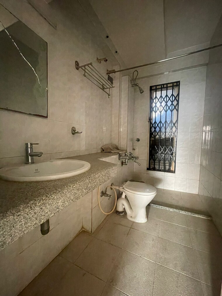 Bathroom, hiranandani-gardens-solitaire 4 Bedroom 2925 Sq.Ft. Apartment In Powai Mumbai 9538990
