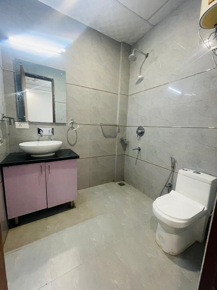 Bathroom, sector 51 2 Bedroom 180 Sq.Yd. Builder Floor In Sector 51 Gurgaon 9539035