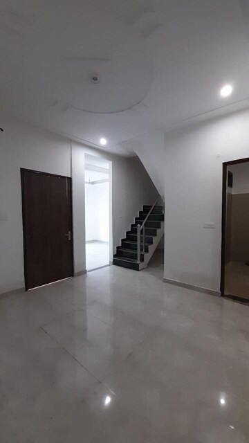 Room in 3 BHK Apartment at Vihaan Wisteria, Sector 1 Greater Noida – for Sale