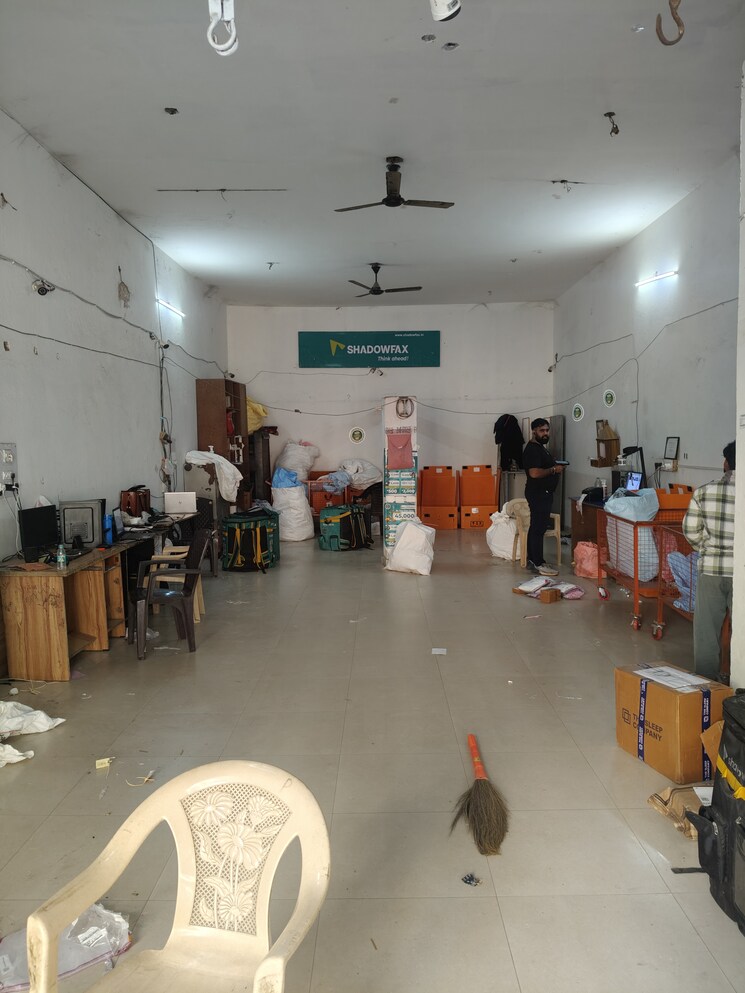 Team Area, bhogal Commercial Office Space 1000 Sq.Ft. In Bhogal Delhi 9539084