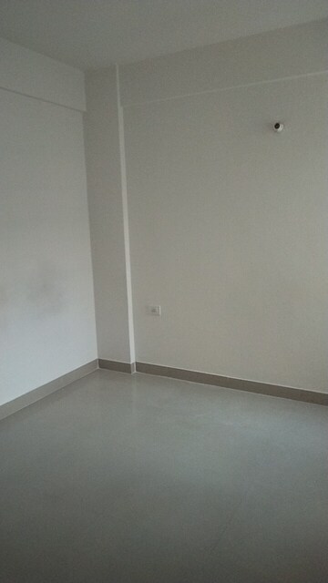 Room in 2 BHK Apartment at Shree Vardhman Mantra, Sector 67 – for Rent