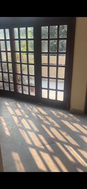 Room in 2 BHK Builder Floor at Panchsheel Enclave – for Rent