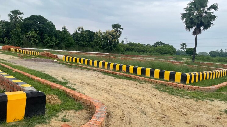 undefined, sector 20 yamuna expressway  302 Sq.Mt. Plot In Sector 20 Yamuna Expressway Greater Noida 9539182