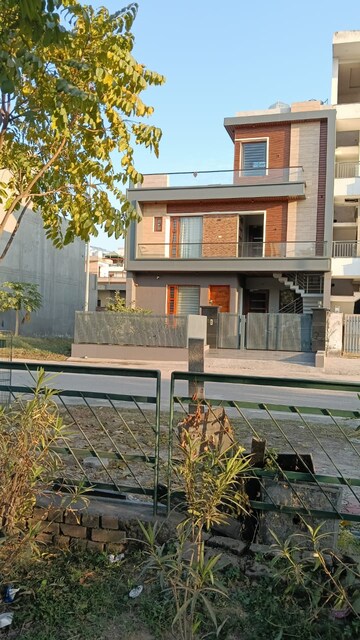 2 BHK Builder Floor For Rent in Aerocity