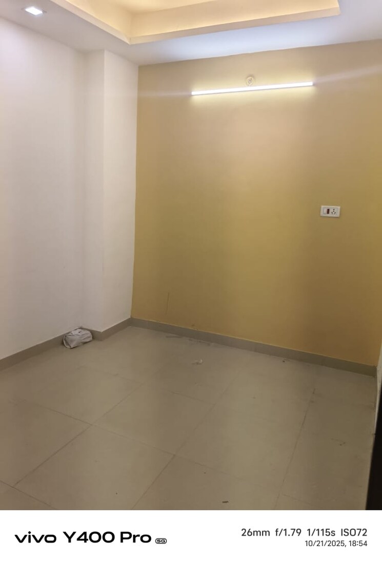 Room, dda-rosewood-apartments 1.5 Bedroom 400 Sq.Ft. Apartment In Vasant Kunj Delhi 9539217