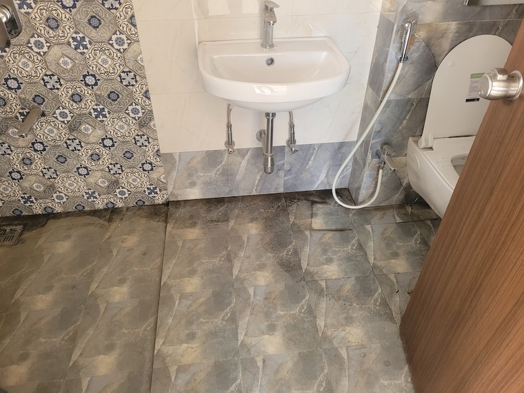 Attached Bathroom, kumar-vastu 3 Bedroom 1600 Sq.Ft. Apartment In Bhosale Nagar Pune 9539351