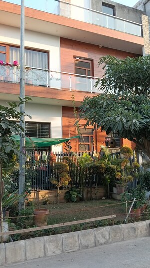 2 BHK Builder Floor For Rent in Aerocity