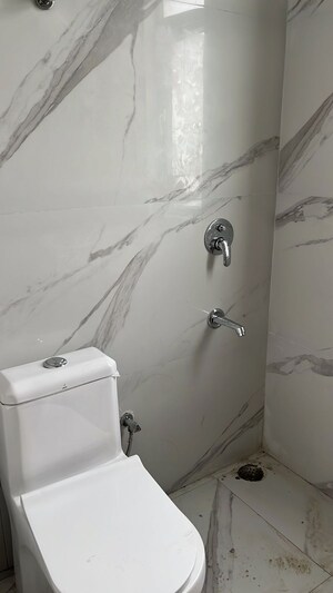 Bathroom in 1 BHK Apartment at Agripada – for Rent