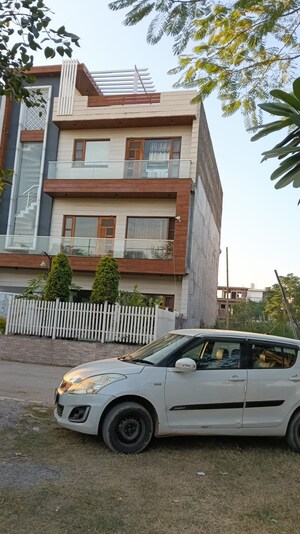 2 BHK Builder Floor For Rent in Aerocity