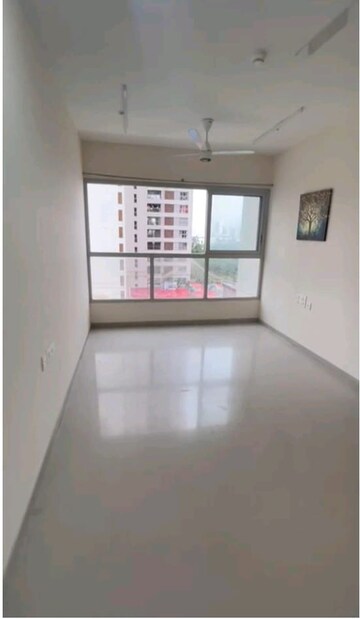 Room in 2 BHK Apartment at Piramal Vaikunth, Balkum Pada – for Rent