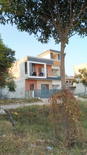 2 BHK Builder Floor For Rent in Aerocity