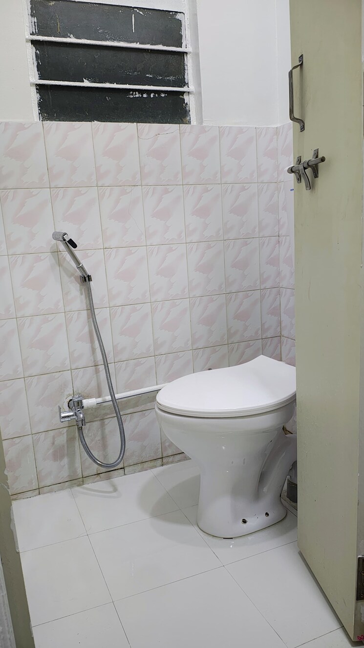 Bathroom, dp road 2 Bedroom 1000 Sq.Ft. Apartment In Dp Road Pune 9539472