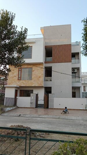 2 BHK Builder Floor For Rent in Aerocity