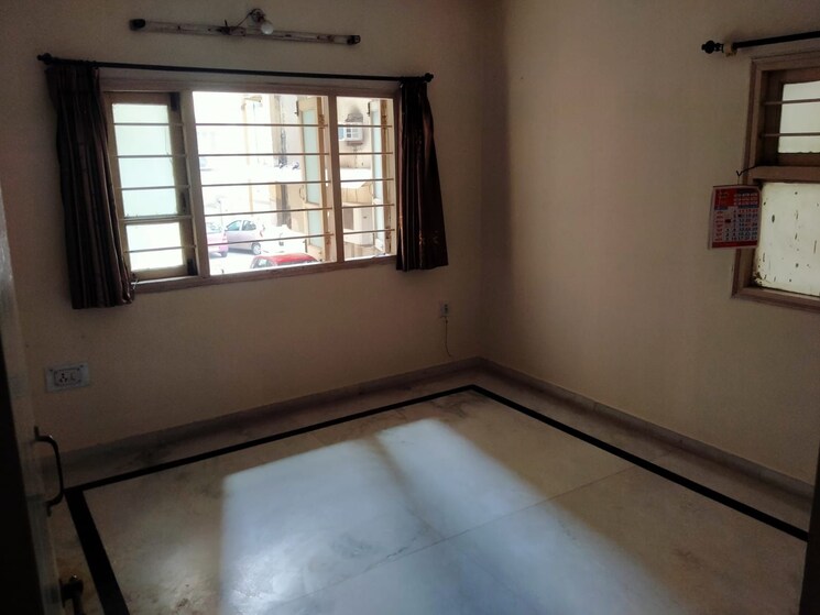 Room, krishna-tower-ahmedabad 3 Bedroom 1305 Sq.Ft. Apartment In Satellite Ahmedabad 9539485