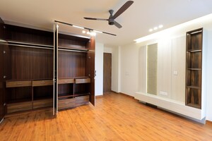 Room in 3 BHK Apartment at Cosmos Executive, Sector 3 – for Sale