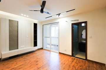 Room in 3 BHK Apartment at Cosmos Executive, Sector 3 – for Sale