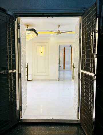 Living Room in 4 BHK Builder Floor at Zion Onyxe Tower, Sector 21c – for Rent