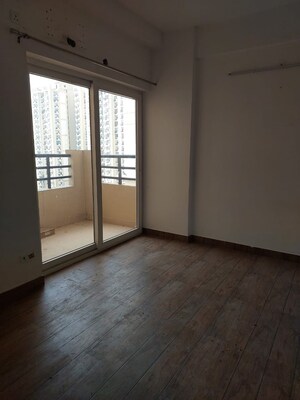 Room in 2 BHK Apartment at Spacetech Edana, Alpha 1 Greater Noida – for Rent