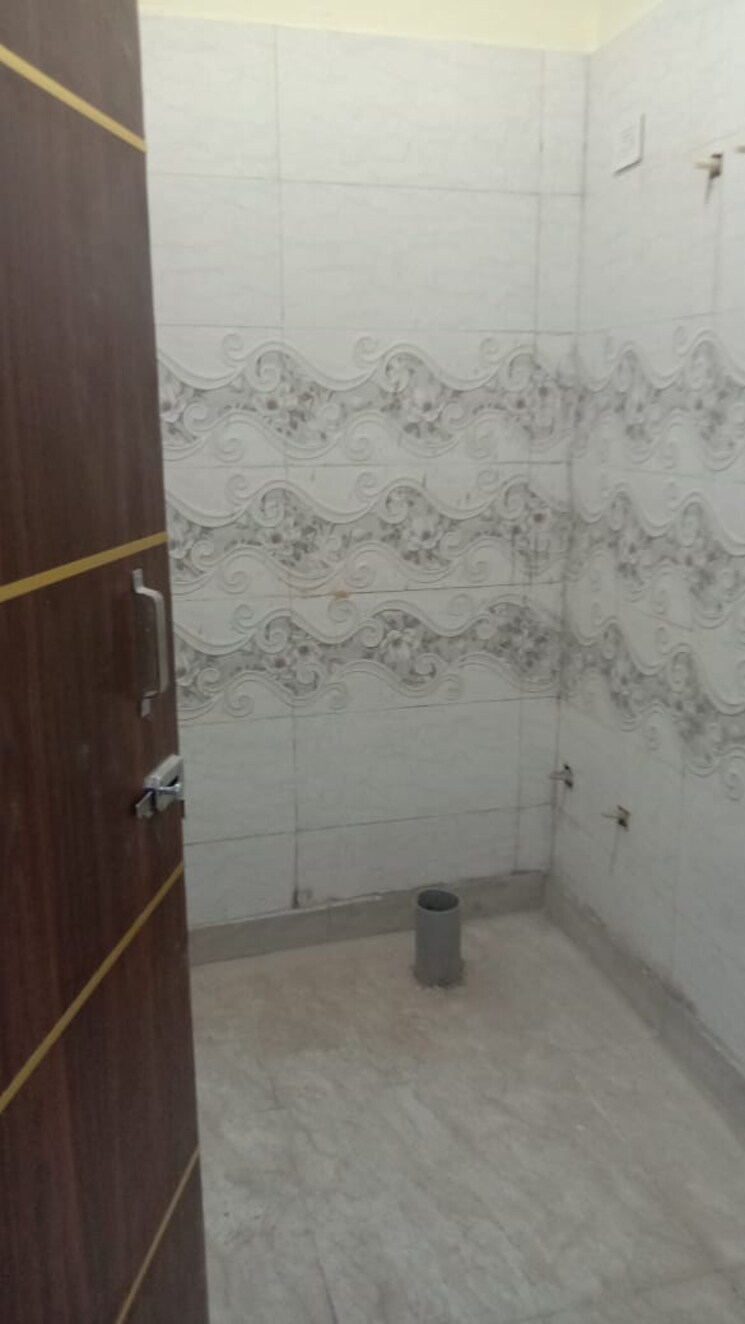 Attached Bathroom, govindpuram 3 Bedroom 100 Sq.Yd. Builder Floor In Govindpuram Ghaziabad 9539800