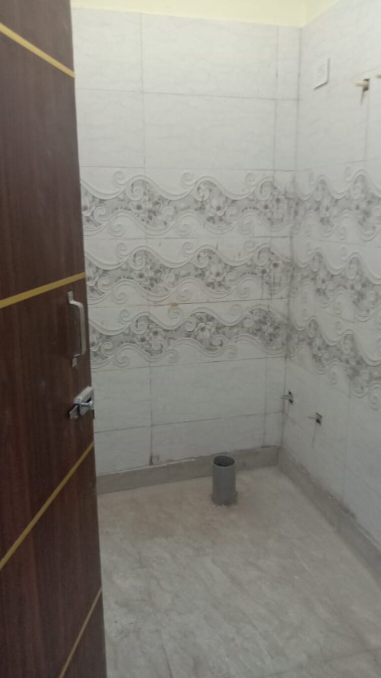 Attached Bathroom, govindpuram 3 Bedroom 100 Sq.Yd. Builder Floor In Govindpuram Ghaziabad 9539800