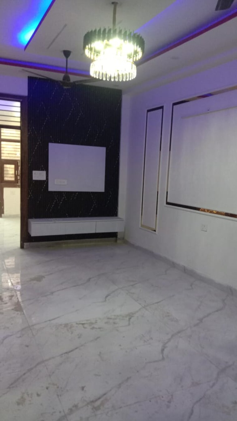 Room, govindpuram 3 Bedroom 100 Sq.Yd. Builder Floor In Govindpuram Ghaziabad 9539800