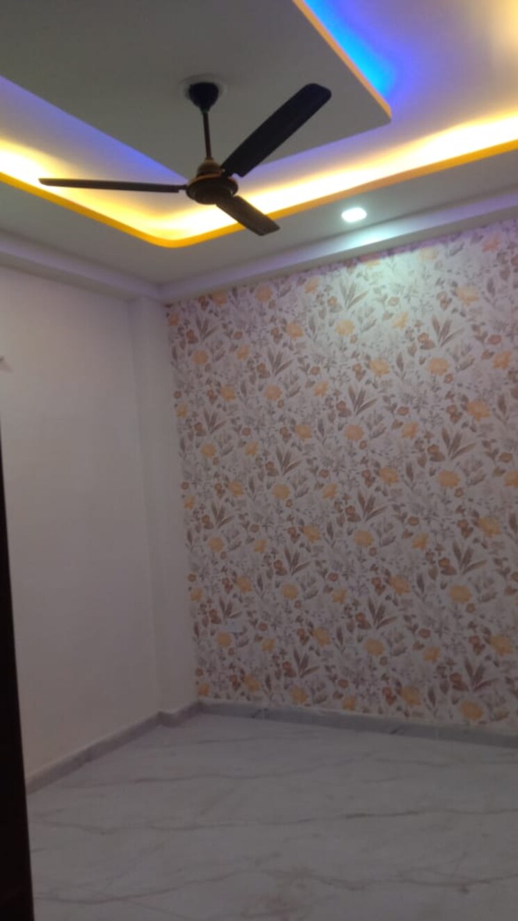 Room, govindpuram 3 Bedroom 100 Sq.Yd. Builder Floor In Govindpuram Ghaziabad 9539800