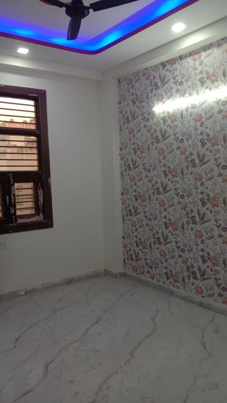 Room, govindpuram 3 Bedroom 100 Sq.Yd. Builder Floor In Govindpuram Ghaziabad 9539800