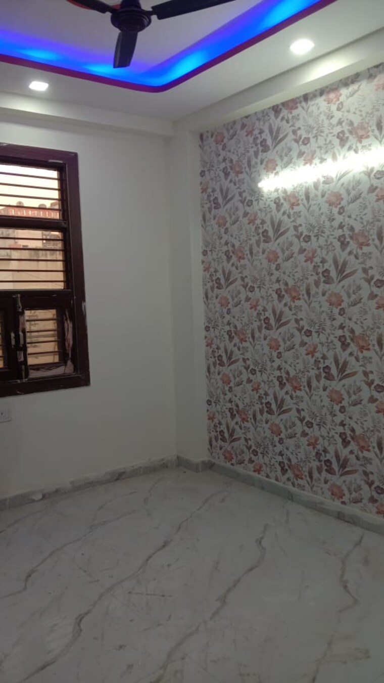 Room, govindpuram 3 Bedroom 100 Sq.Yd. Builder Floor In Govindpuram Ghaziabad 9539800