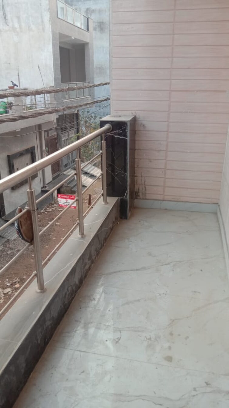 Balcony, govindpuram 3 Bedroom 100 Sq.Yd. Builder Floor In Govindpuram Ghaziabad 9539800