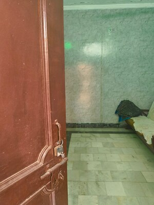 Room in 1.5 BHK Independent House at Alpha Ii Greater Noida – for Rent