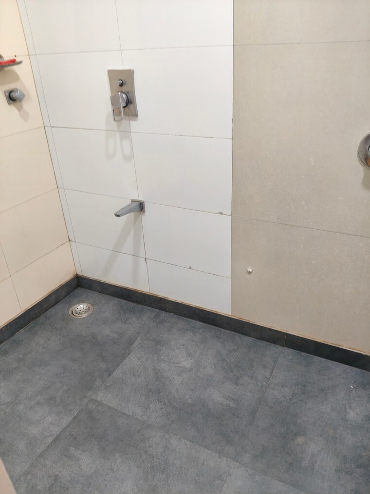 Bathroom, palash-towers 2 Bedroom 950 Sq.Ft. Apartment In Andheri West Mumbai 9539804