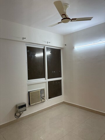 Room in 2 BHK Apartment at Signature Global Prime, Sector 63a – for Rent