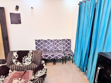 Room in 1.5 BHK Independent House at Alpha Ii Greater Noida – for Rent