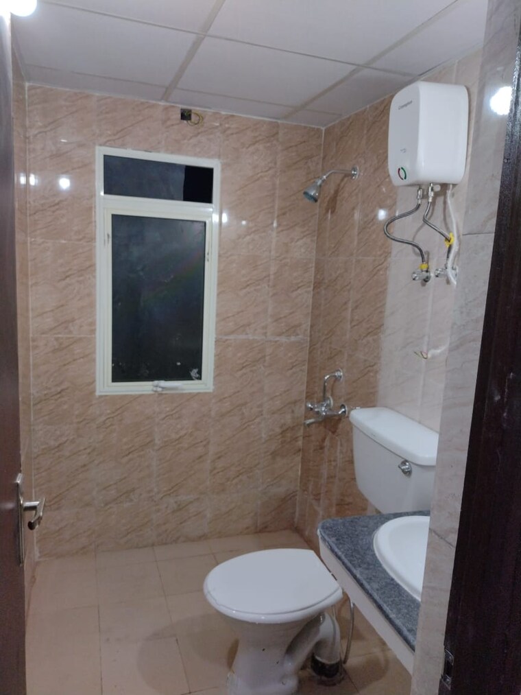 Bathroom, nimbus-express-park-view-ii 2.5 Bedroom 1114 Sq.Ft. Apartment In Chi V Greater Noida Greater Noida 9539889