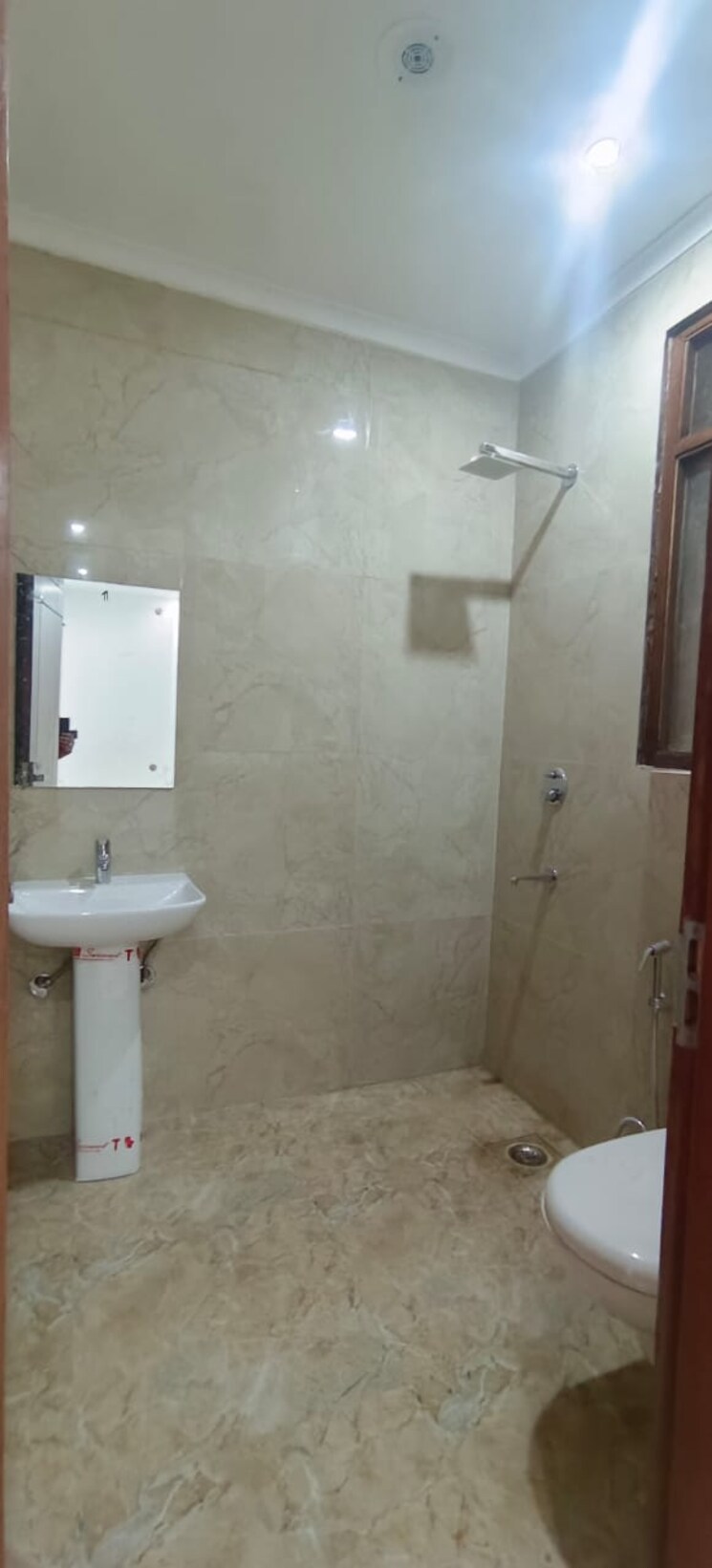 Bathroom, freedom fighters enclave 3 Bedroom 1500 Sq.Ft. Builder Floor In Freedom Fighters Enclave Delhi 9540058