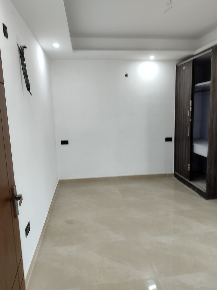 Room, freedom fighters enclave 3 Bedroom 1500 Sq.Ft. Builder Floor In Freedom Fighters Enclave Delhi 9540058
