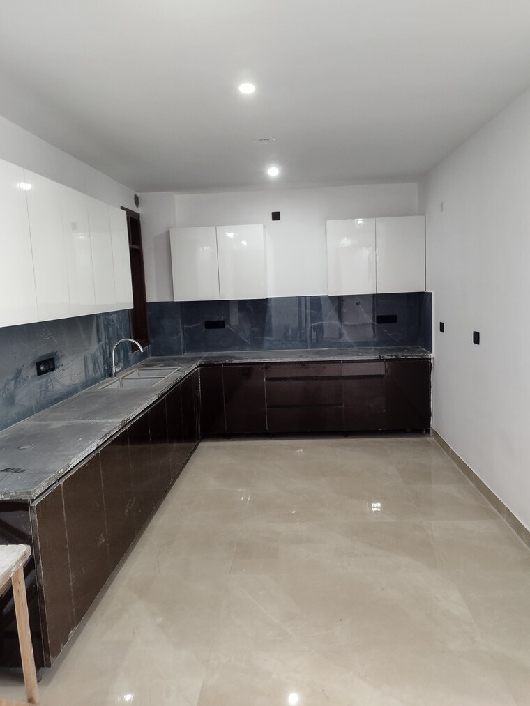 Kitchen, freedom fighters enclave 3 Bedroom 1500 Sq.Ft. Builder Floor In Freedom Fighters Enclave Delhi 9540058