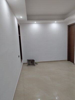 Furnished Amenities in 3 BHK Builder Floor at Freedom Fighters Enclave – for Sale