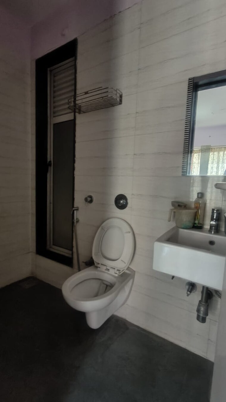 Bathroom, dosti-vihar 2.5 Bedroom 850 Sq.Ft. Apartment In Samata Nagar Thane 9540094