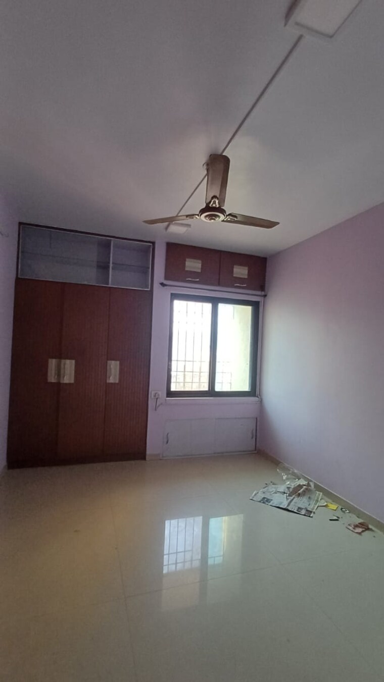 Room, dosti-vihar 2.5 Bedroom 850 Sq.Ft. Apartment In Samata Nagar Thane 9540236