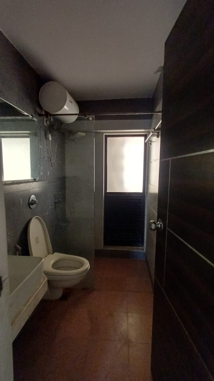 Bathroom, dosti-vihar 2.5 Bedroom 850 Sq.Ft. Apartment In Samata Nagar Thane 9540236